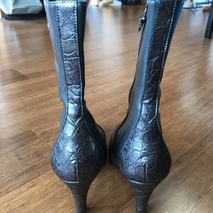 Donald J Pilner Grey Boots